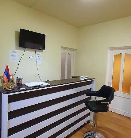 Tempus Hotel-Hostel Erywań Zewnętrze zdjęcie